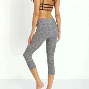 NWT Beyond Yoga
Capri Spacedye Legging Black spacedye Sz L or M